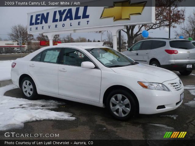 2009 Toyota Camry LE in Super White
