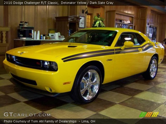 2010 Dodge Challenger R/T Classic in Detonator Yellow