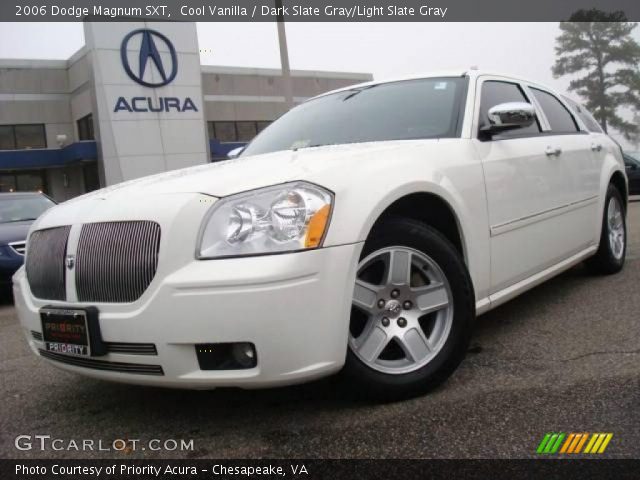 2006 Dodge Magnum SXT in Cool Vanilla