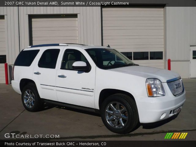 2007 GMC Yukon Denali AWD in Summit White