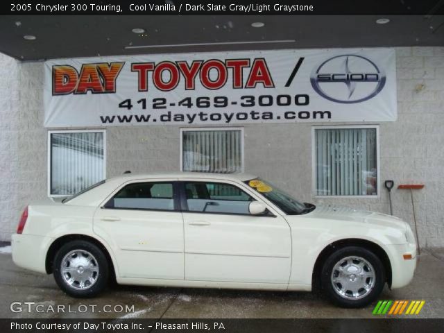 2005 Chrysler 300 Touring in Cool Vanilla