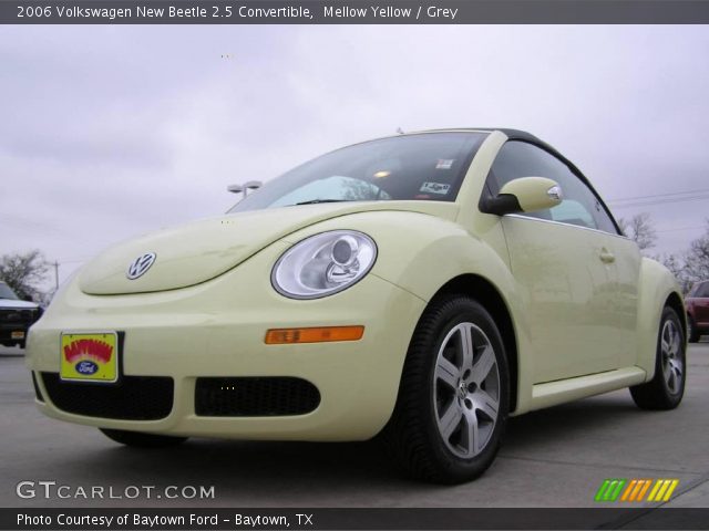 2006 Volkswagen New Beetle 2.5 Convertible in Mellow Yellow