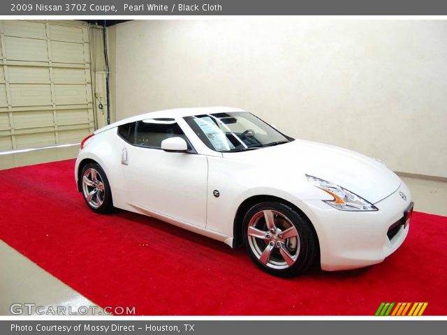 2009 Nissan 370Z Coupe in Pearl White