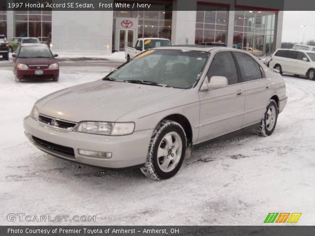 1997 Honda Accord SE Sedan in Frost White