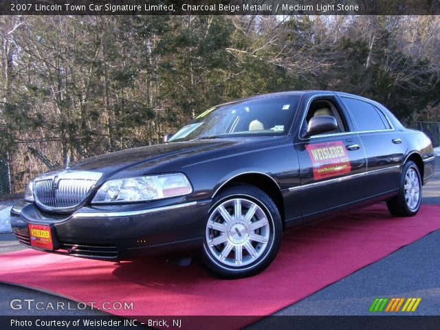 2007 Lincoln Town Car Signature Limited in Charcoal Beige Metallic