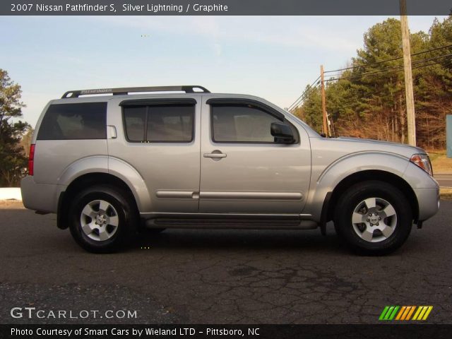 2007 Nissan Pathfinder S in Silver Lightning