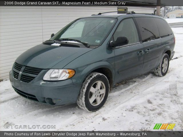 2006 Dodge Grand Caravan SXT in Magnesium Pearl