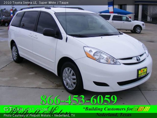 2010 Toyota Sienna LE in Super White