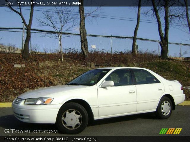 1997 Toyota Camry LE in Super White