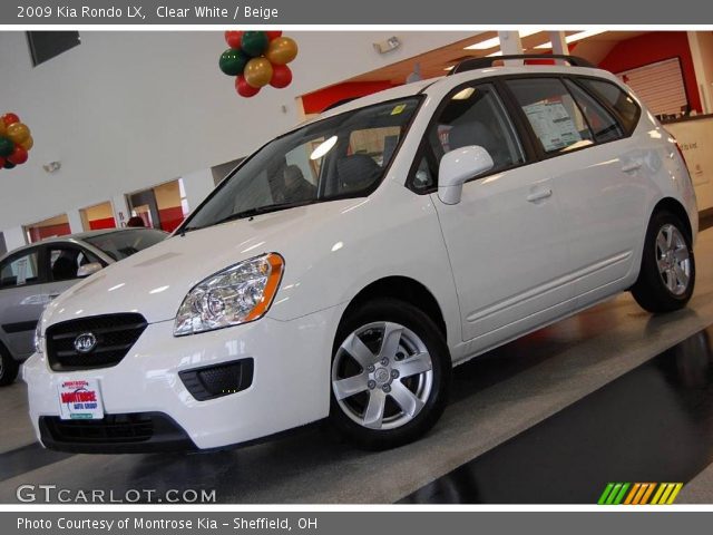 2009 Kia Rondo LX in Clear White