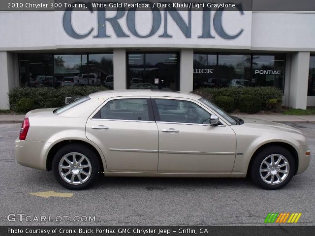 2010 Chrysler 300 Touring in White Gold Pearlcoat