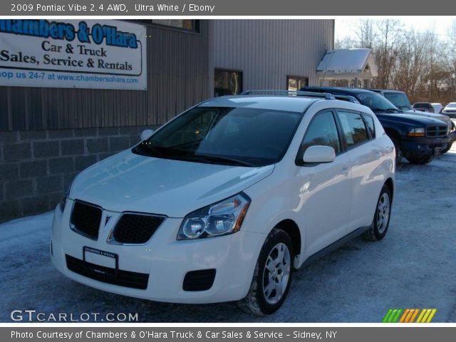 2009 Pontiac Vibe 2.4 AWD in Ultra White