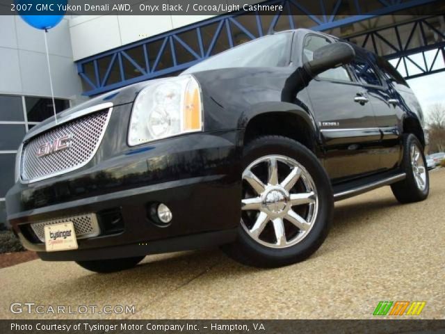 2007 GMC Yukon Denali AWD in Onyx Black
