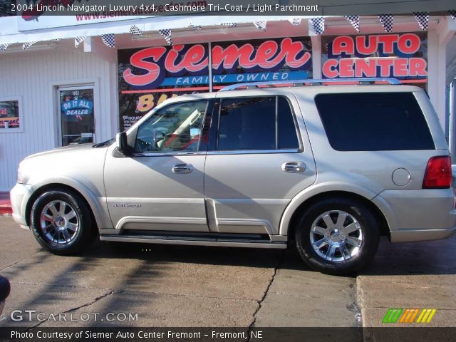 2004 Lincoln Navigator Luxury 4x4 in Cashmere Tri-Coat