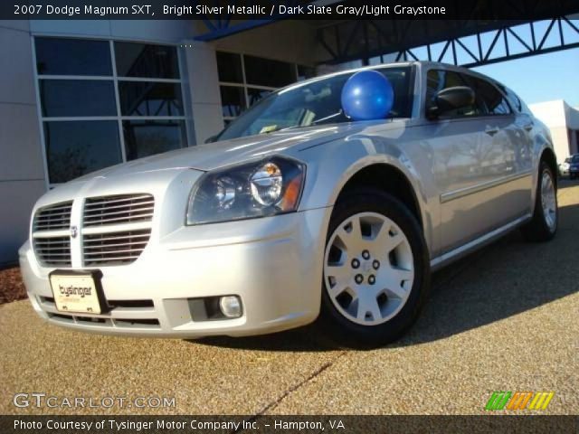 2007 Dodge Magnum SXT in Bright Silver Metallic