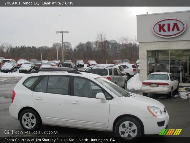 2009 Kia Rondo LX in Clear White