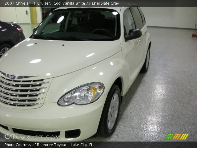 2007 Chrysler PT Cruiser  in Cool Vanilla White