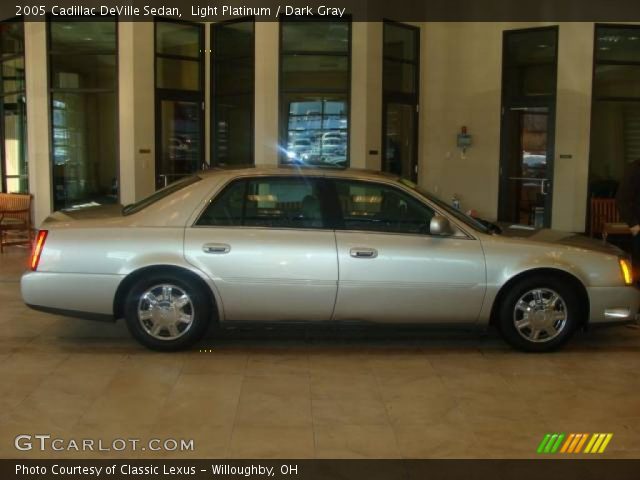 2005 Cadillac DeVille Sedan in Light Platinum