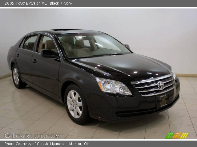 2005 Toyota Avalon XL in Black