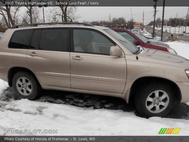 2005 Toyota Highlander V6 in Sonora Gold Pearl