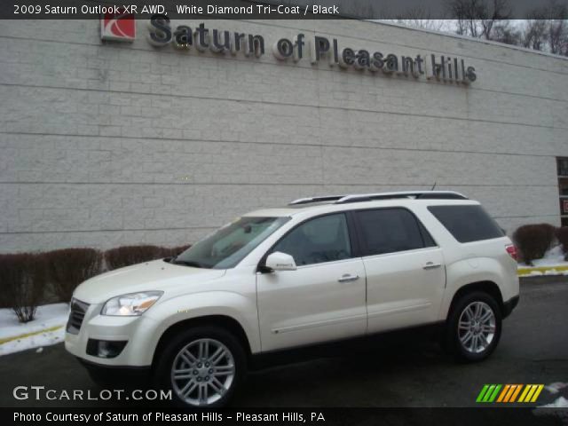 2009 Saturn Outlook XR AWD in White Diamond Tri-Coat