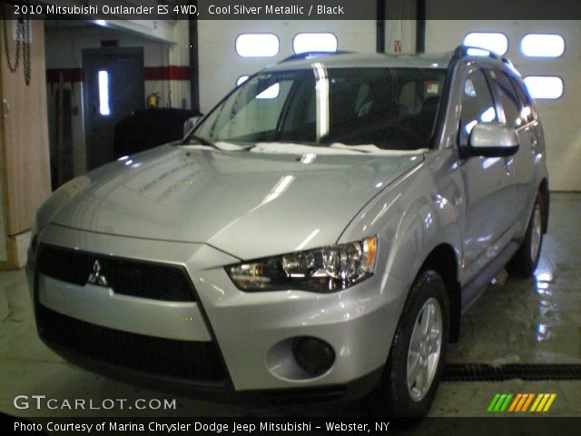2010 Mitsubishi Outlander ES 4WD in Cool Silver Metallic