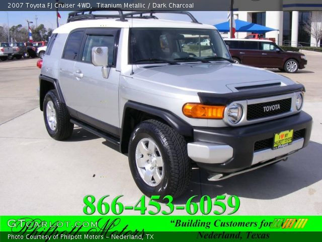 2007 Toyota FJ Cruiser 4WD in Titanium Metallic
