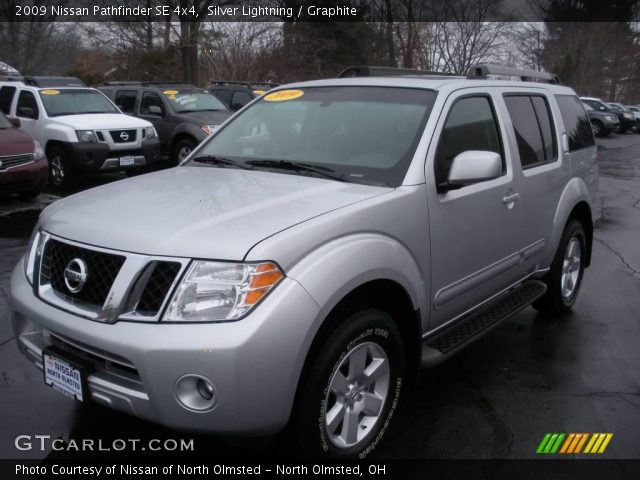 2009 Nissan Pathfinder SE 4x4 in Silver Lightning
