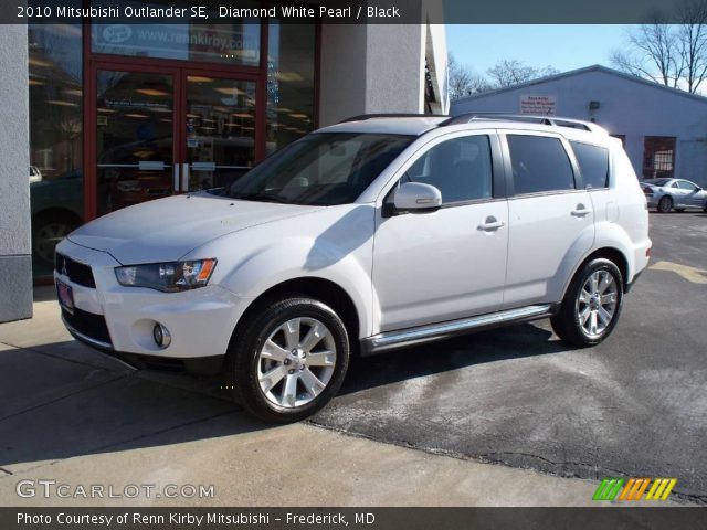 2010 Mitsubishi Outlander SE in Diamond White Pearl