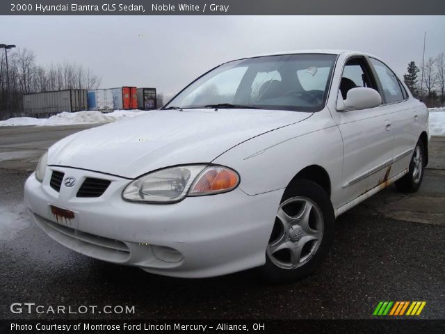 2000 Hyundai Elantra GLS Sedan in Noble White