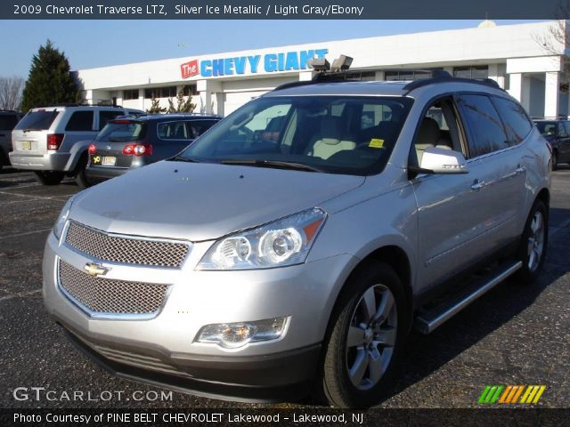 2009 Chevrolet Traverse LTZ in Silver Ice Metallic