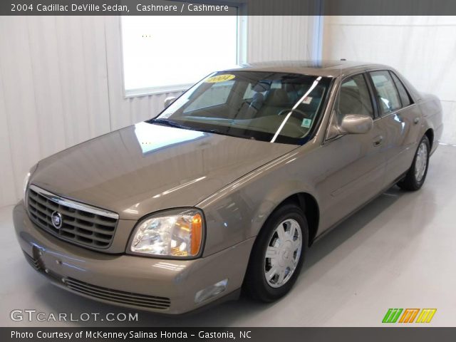 2004 Cadillac DeVille Sedan in Cashmere