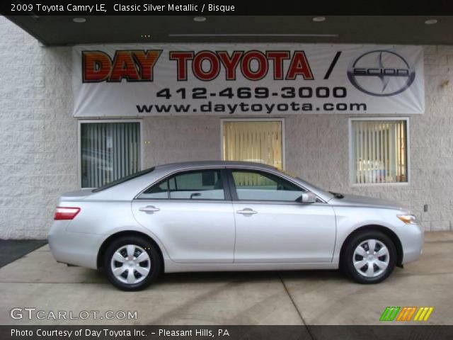 2009 Toyota Camry LE in Classic Silver Metallic