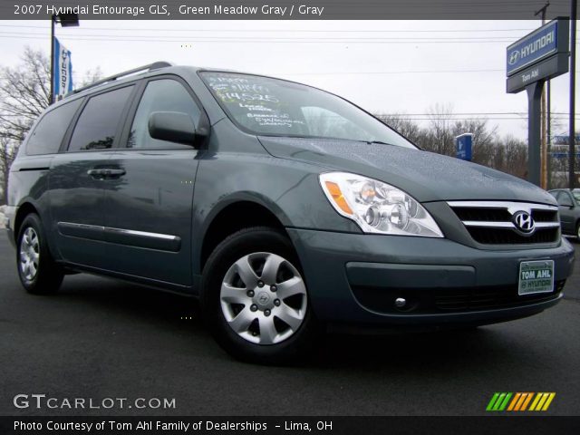 2007 Hyundai Entourage GLS in Green Meadow Gray