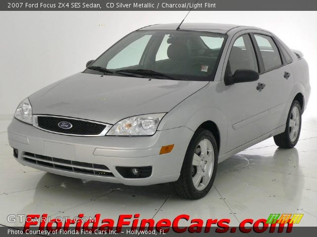 2007 Ford Focus ZX4 SES Sedan in CD Silver Metallic