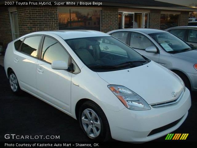2007 Toyota Prius Hybrid in Super White