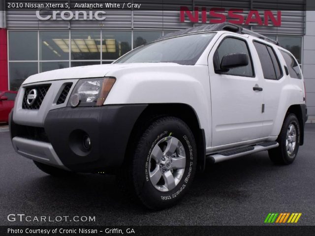 2010 Nissan Xterra S in Avalanche White