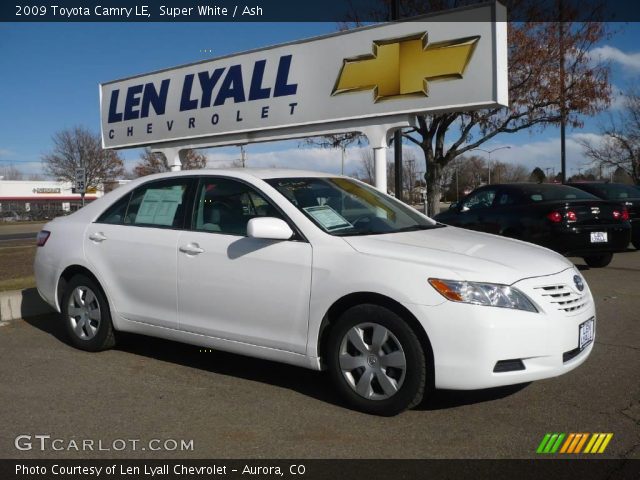 2009 Toyota Camry LE in Super White