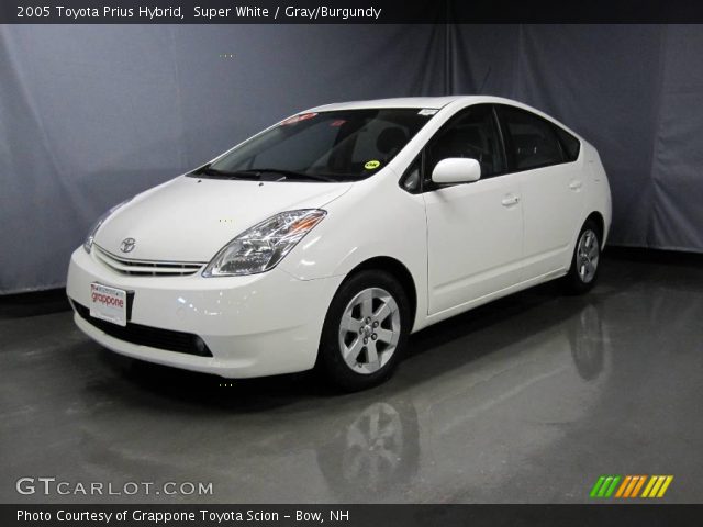 2005 Toyota Prius Hybrid in Super White