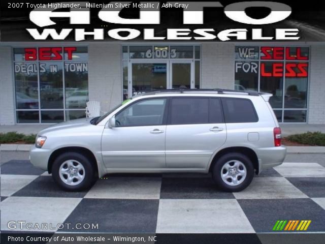 2007 Toyota Highlander  in Millenium Silver Metallic