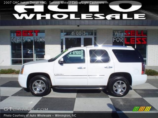 2007 GMC Yukon Denali AWD in Summit White