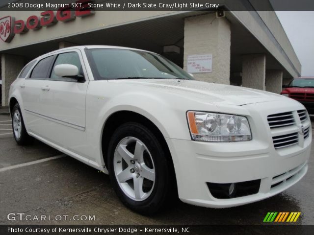 2008 Dodge Magnum SXT in Stone White