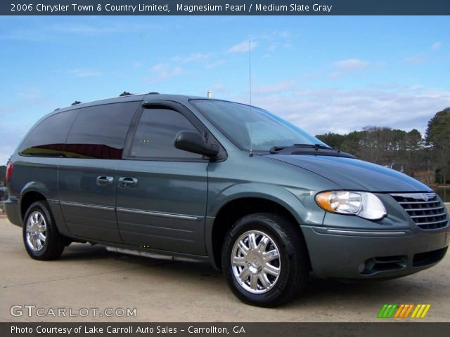 2006 Chrysler Town & Country Limited in Magnesium Pearl