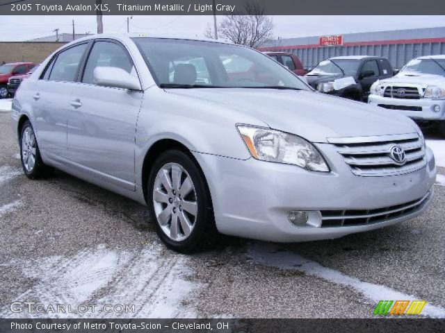 2005 Toyota Avalon XLS in Titanium Metallic