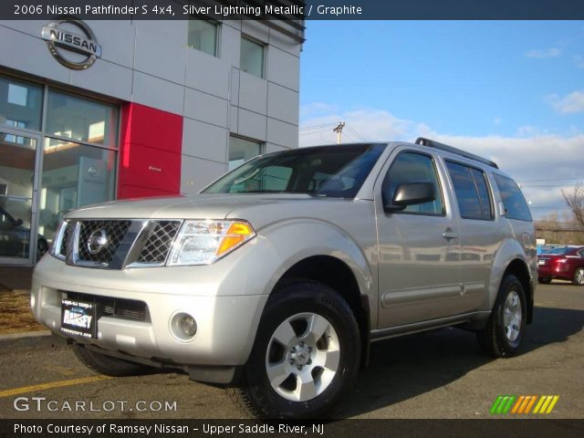 2006 Nissan Pathfinder S 4x4 in Silver Lightning Metallic