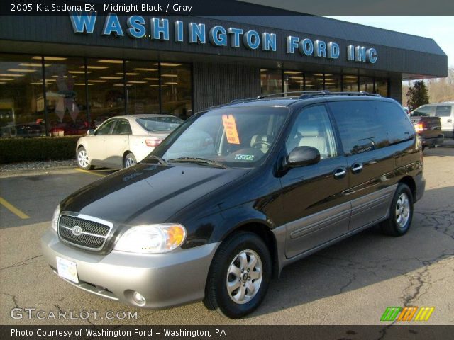 2005 Kia Sedona EX in Midnight Black