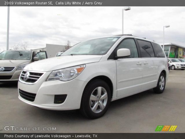 2009 Volkswagen Routan SE in Calla Lilly White