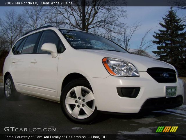 2009 Kia Rondo LX in Clear White