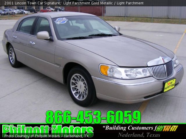 2001 Lincoln Town Car Signature in Light Parchment Gold Metallic