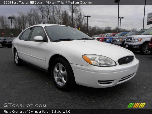 2004 Ford Taurus SES Sedan in Vibrant White